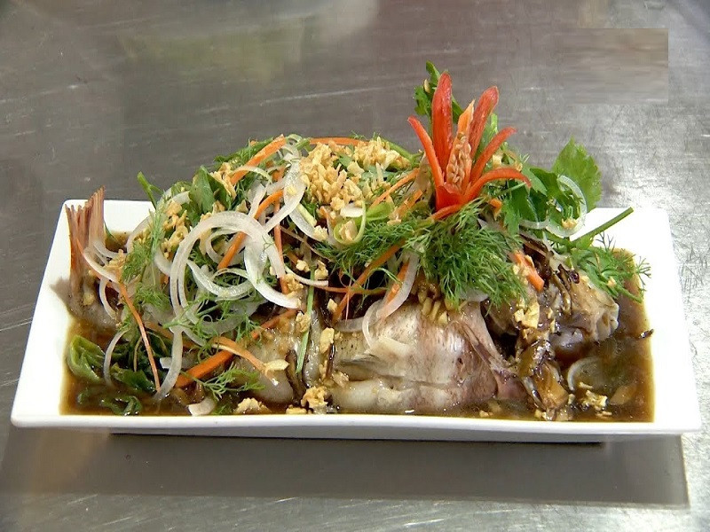 Steps to prepare soy sauce steamed fish