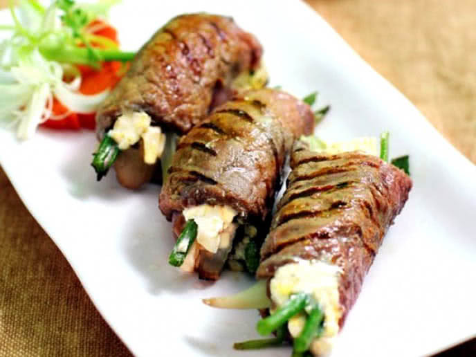 Cách làm bò cuộn phô mai nướng với nguyên liệu chính