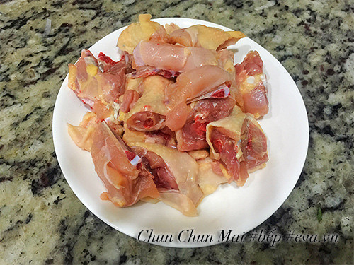 Cách làm gà kho rau răm - Sơ chế gà