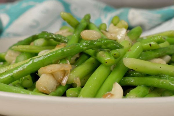 Cách làm măng tây xào bơ tỏi