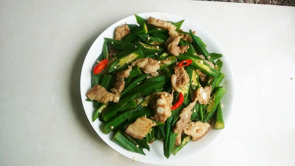 Detailed steps to make beef and okra stir-fry
