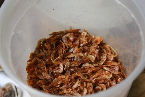 Cách làm món tôm kho khế chua - 2