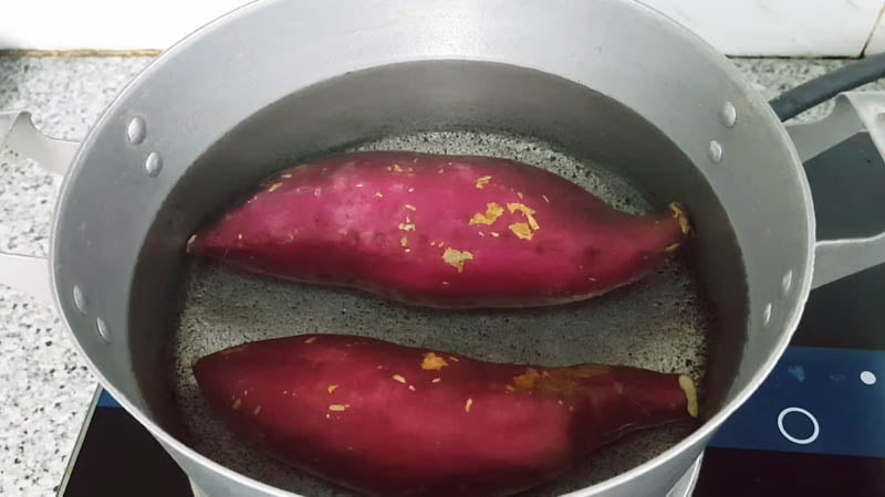 Traditional method for boiling sweet potatoes