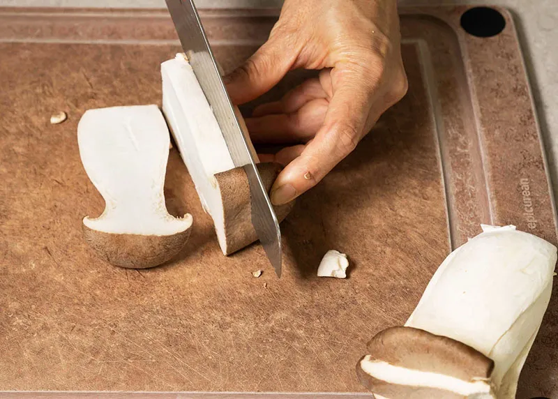 Cómo preparar los champiñones de muslo de pollo