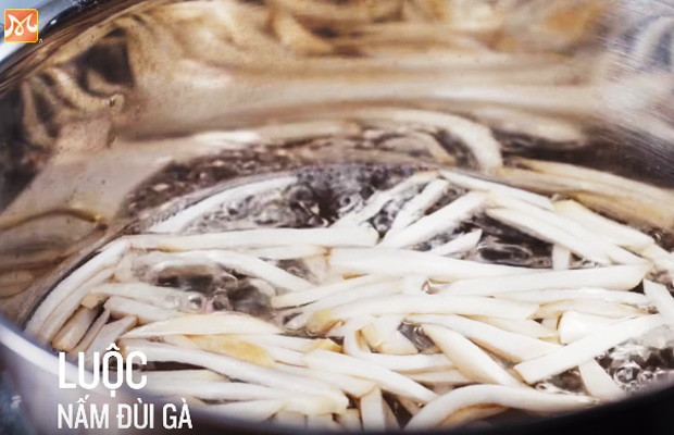 Cutting king oyster mushrooms into thin strips