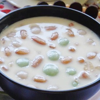 Chè đậu phộng khoai môn