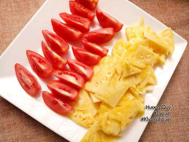 Preparing tomatoes and pineapple