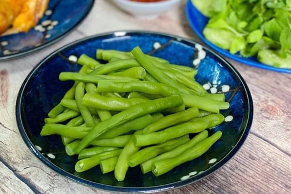 Judías verdes cocidas con salsa "kho quẹt"