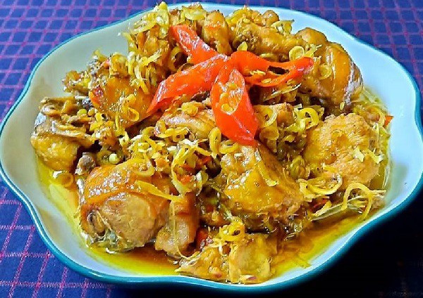 Lemongrass and Chili Chicken Served with White Rice and Soups