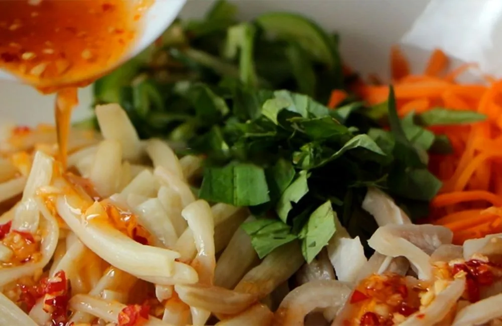 Finished lotus root and pork ear salad