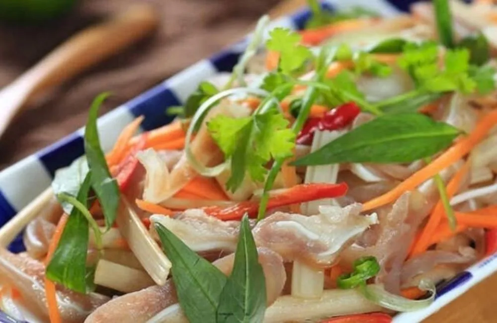 Gỏi ngó sen tai heo hoàn thiện