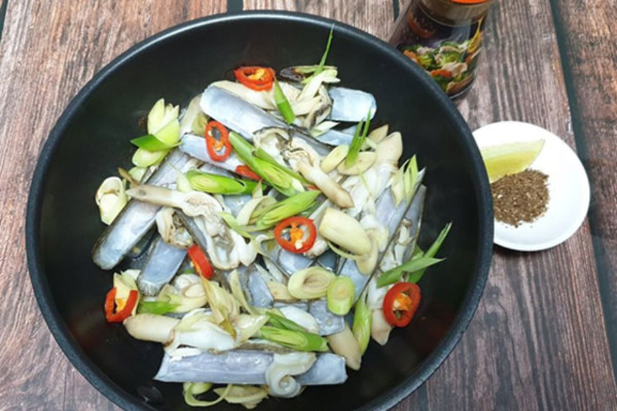 Gỏi ốc móng tay chua cay