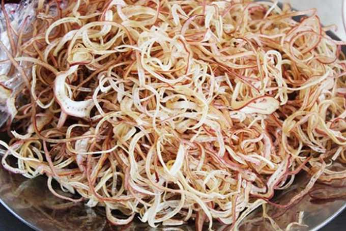 Flor de plátano fresca - ingrediente principal para la ensalada de pollo con flor de plátano