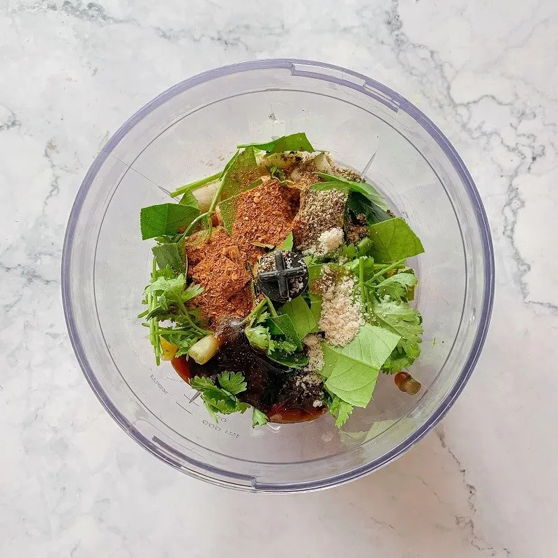 Marinada para pollo al horno con hojas de lima deliciosa