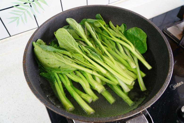 Boiling green mustard greens correctly