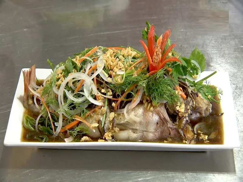 Steps to prepare soy sauce steamed fish