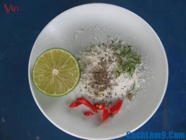 Salsa de lima, sal y pimienta con chiles