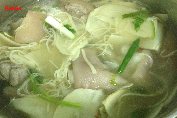 Cooking pork knuckle and fresh bamboo shoot soup