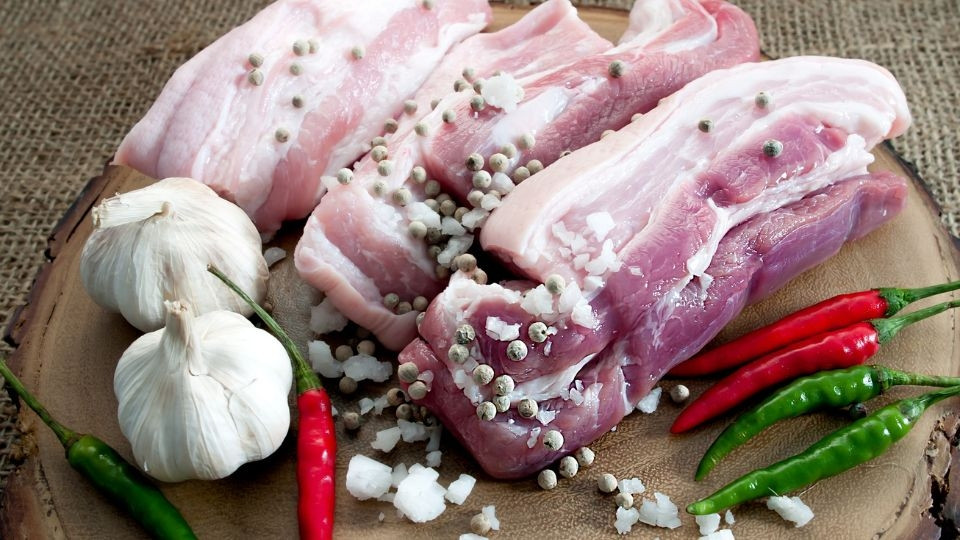 Ingredientes necesarios para hacer cerdo frito con ajo y chile