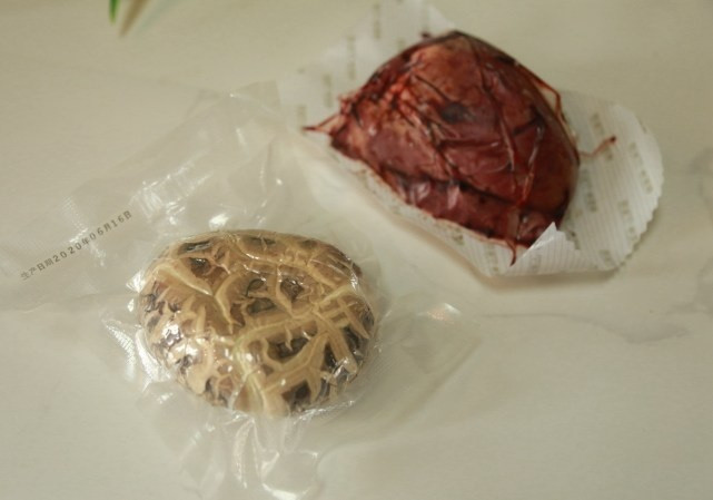 Ingredientes necesarios para preparar el corazón de cerdo salteado con shiitake