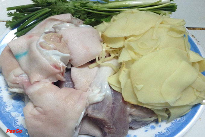 Nguyên liệu cần thiết để nấu canh giò heo hầm măng