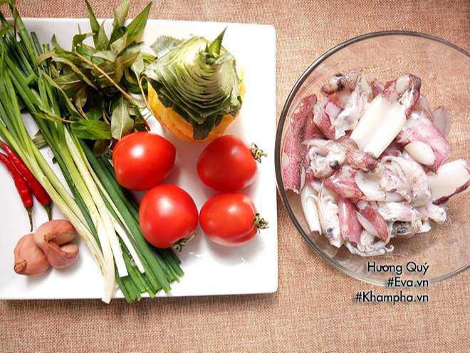 Nguyên liệu chuẩn bị cho món canh mực nấu chua