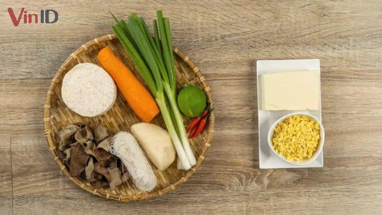 Ingredientes completos para hacer rollitos vegetarianos fritos