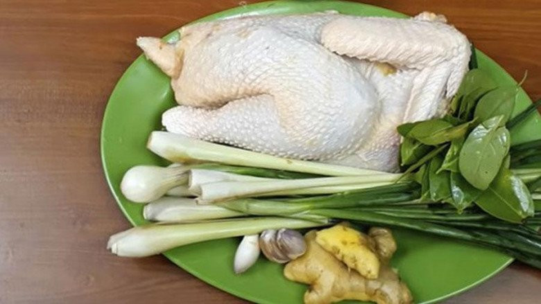 Nguyên liệu gà hấp muối lá chanh
