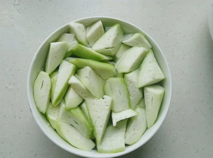 Nguyên liệu làm mướp xào nấm