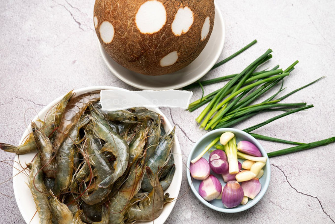 Nguyên liệu làm tôm kho nước dừa