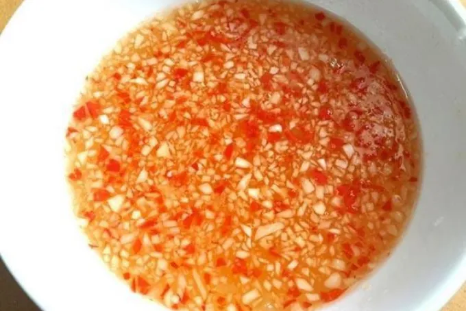 How to make the dressing for papaya and shrimp salad