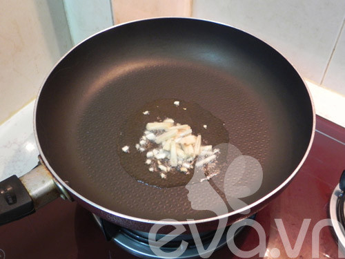 Sautéing ginger and garlic before cooking