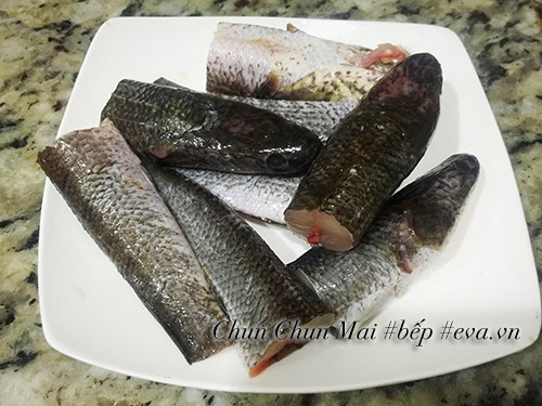 Preparing the snakehead fish
