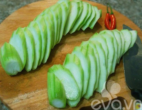 Preparar el calabacín y la cebolleta