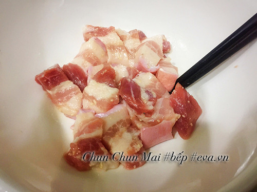 Preparing the pork belly