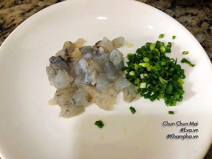 Preparing shrimp and green onions