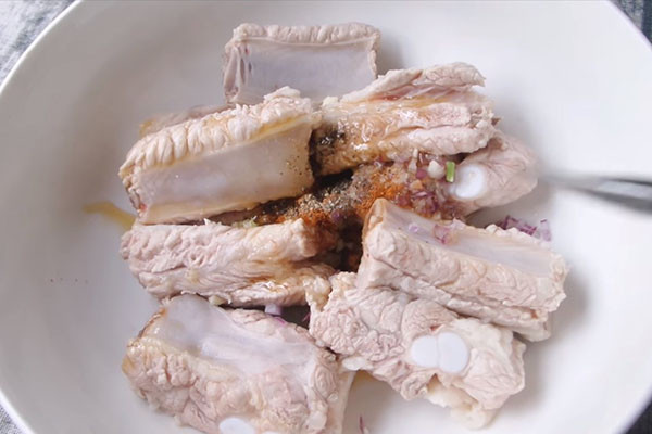 Ribs marinated with seasonings