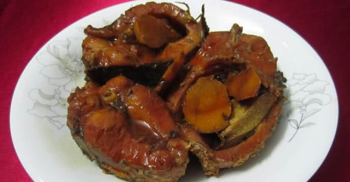 Producto final de carpa estofada con jengibre