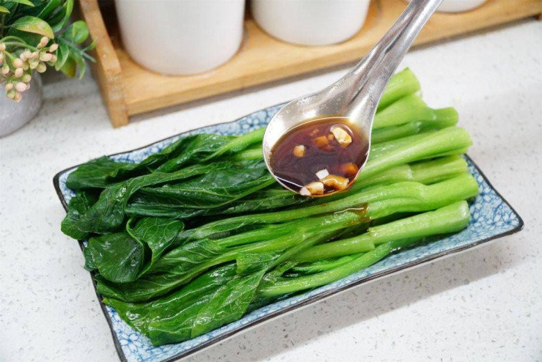 Finished boiled green mustard greens