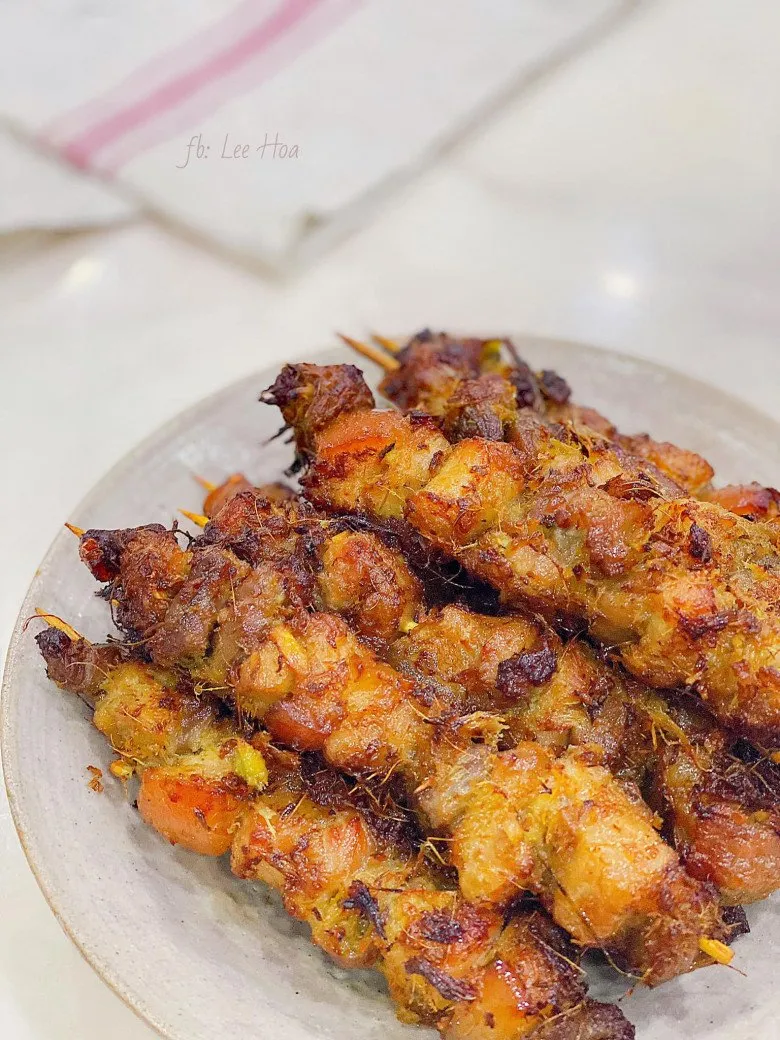 Producto final de costillas de cerdo asadas con jengibre y mẻ - Delicioso y atractivo