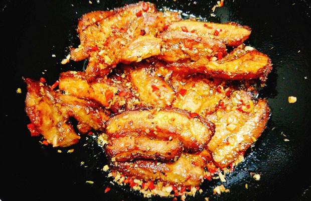Thịt ba chỉ chiên nước mắm hấp dẫn