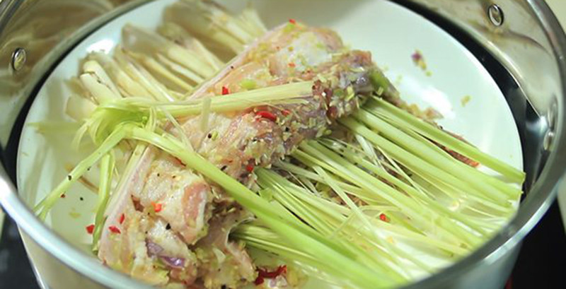 Thịt ba chỉ hấp sả