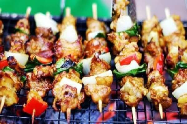Thịt xiên nướng rau củ thơm ngon