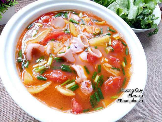 Enjoying sour squid soup