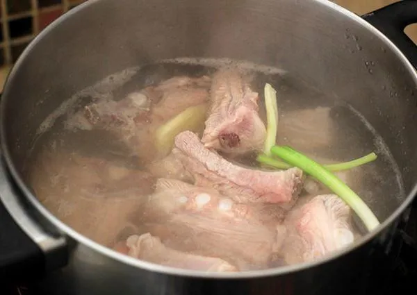 Cách làm sườn kho nghệ