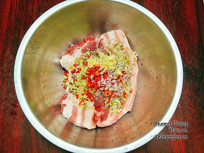 Dejar Marinar la Panceta para Absorber las Especias