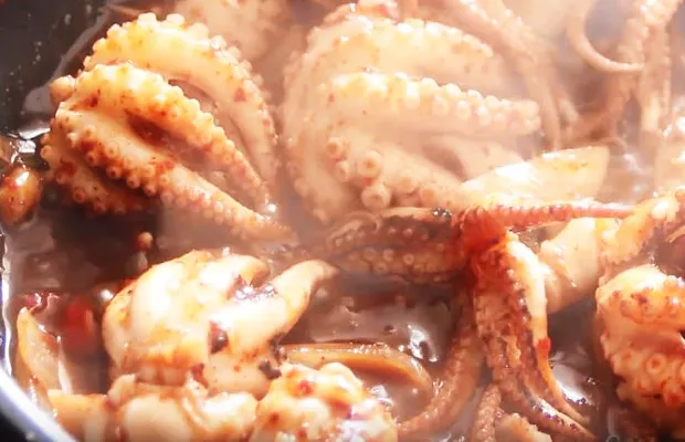 bạch tuộc xào cay