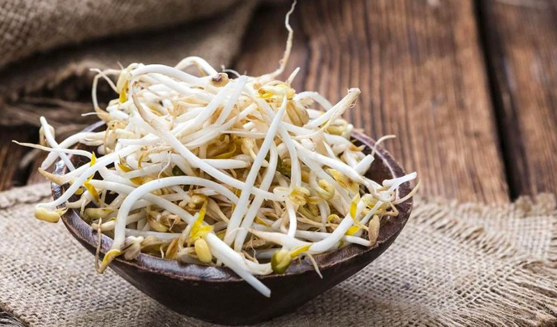 Stir-frying pork liver over high heat