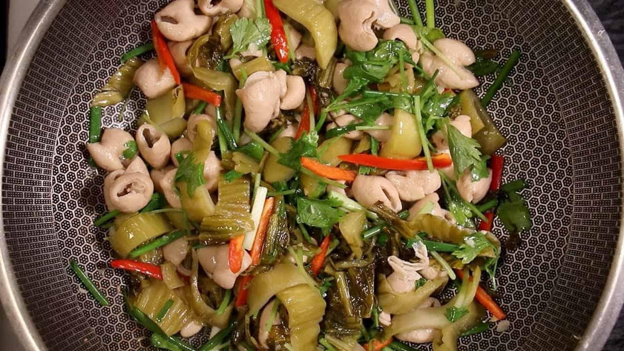 Stir-frying pork intestines with pickled mustard greens