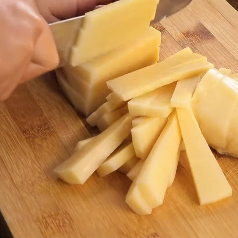 Step 1 Prepare ingredients for braised tofu skin with bamboo shoots